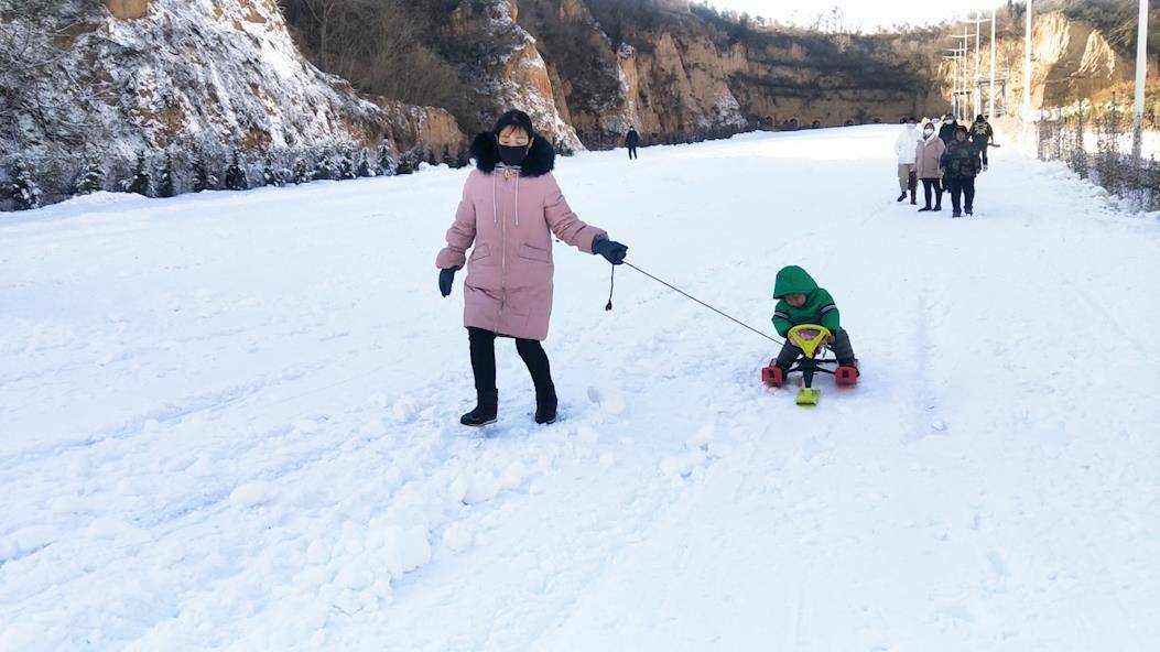 相约九龙口一起去滑雪2020年荥阳市第二届滑雪节隆重开幕