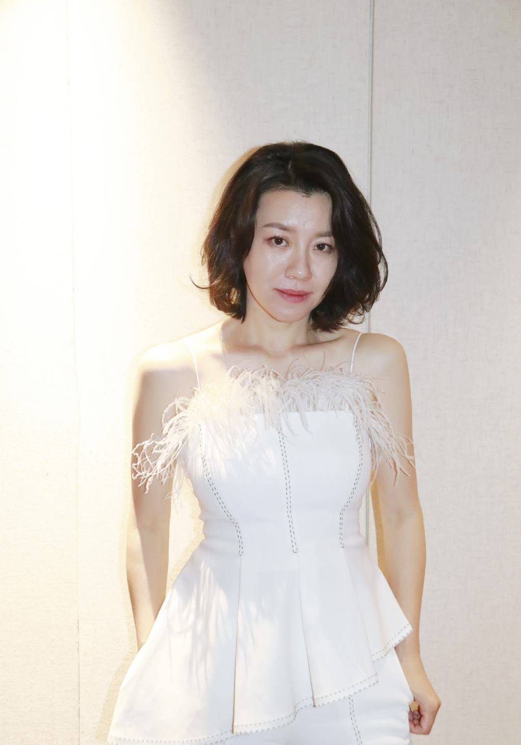 原创曾被大23岁的知名导演抛弃后低调嫁入豪门45岁的刘琳超幸福