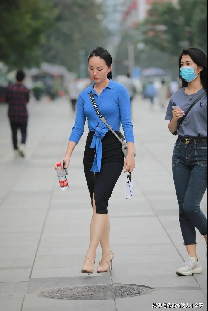 街拍:穿着时尚的大美女,性感迷人,我感觉又开始相信爱情了