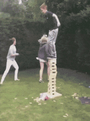 搞笑gif段子12这几个姑娘溜进我家的庄园了我该怎么办才好呢