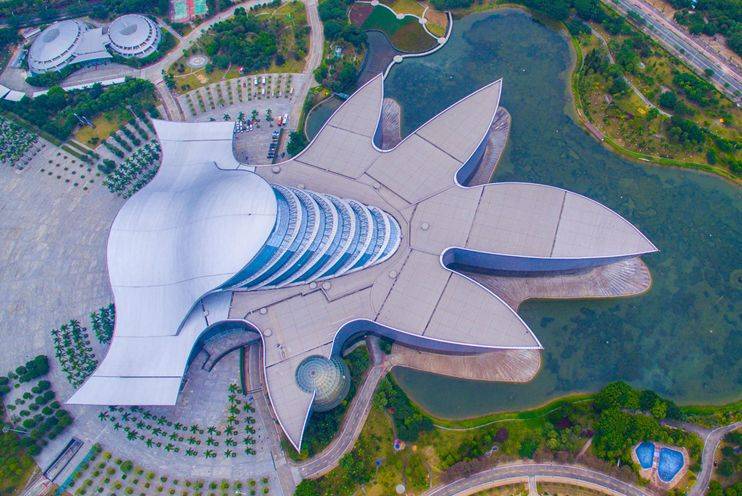 广东科学中心位于科学城,它是目前获得吉尼斯世界纪录的"最大的科技馆