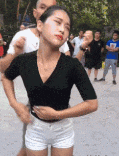 搞笑gif段子4孩子你刚才不是还瞌睡了怎么还笑了呢