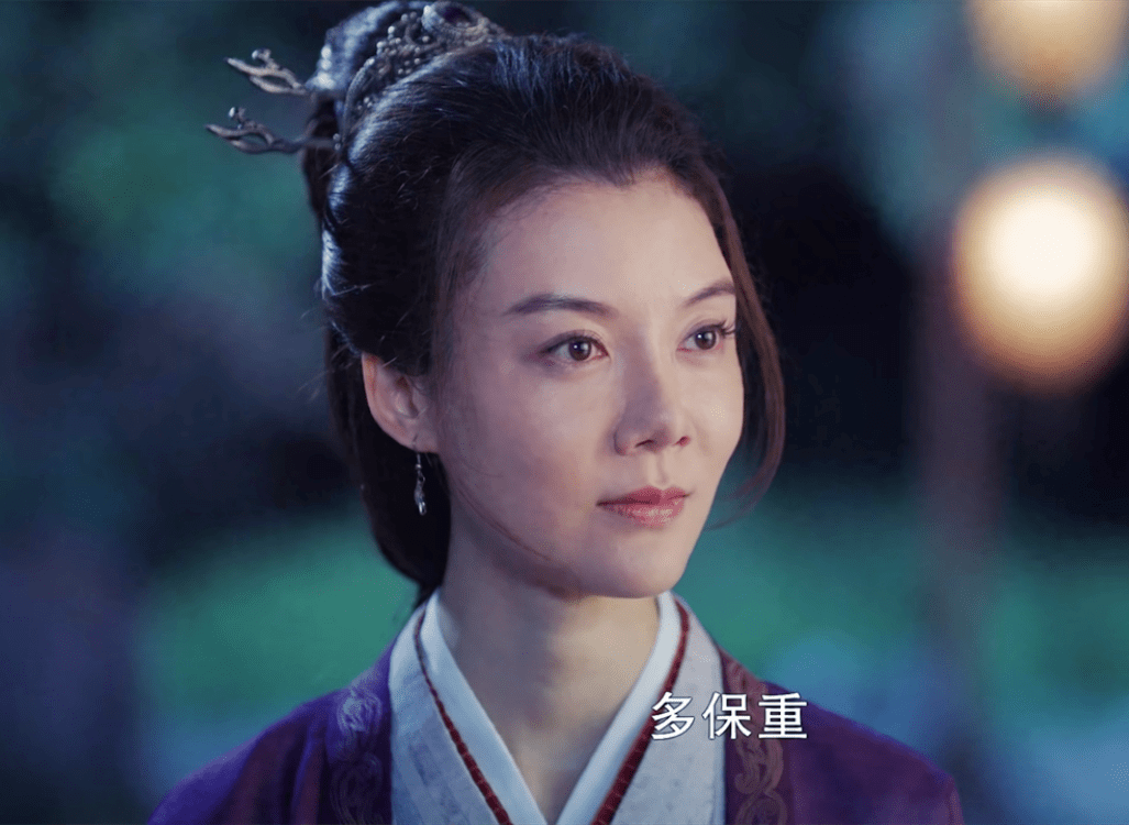 倘若仔细分析剧情,我们就会发现,李瑾容之所以看起来不