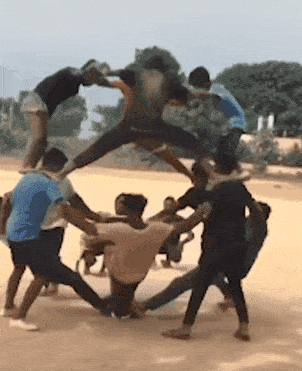 我竟然连个狗都不如了小伙用力过猛了,你把一家人都得罪了,准备挨揍吧