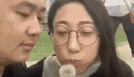 原创搞笑gif段子9大妈你的胆子挺大的啊我都不敢这样玩