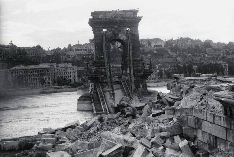 组图被战火摧毁的布达佩斯的昔与今