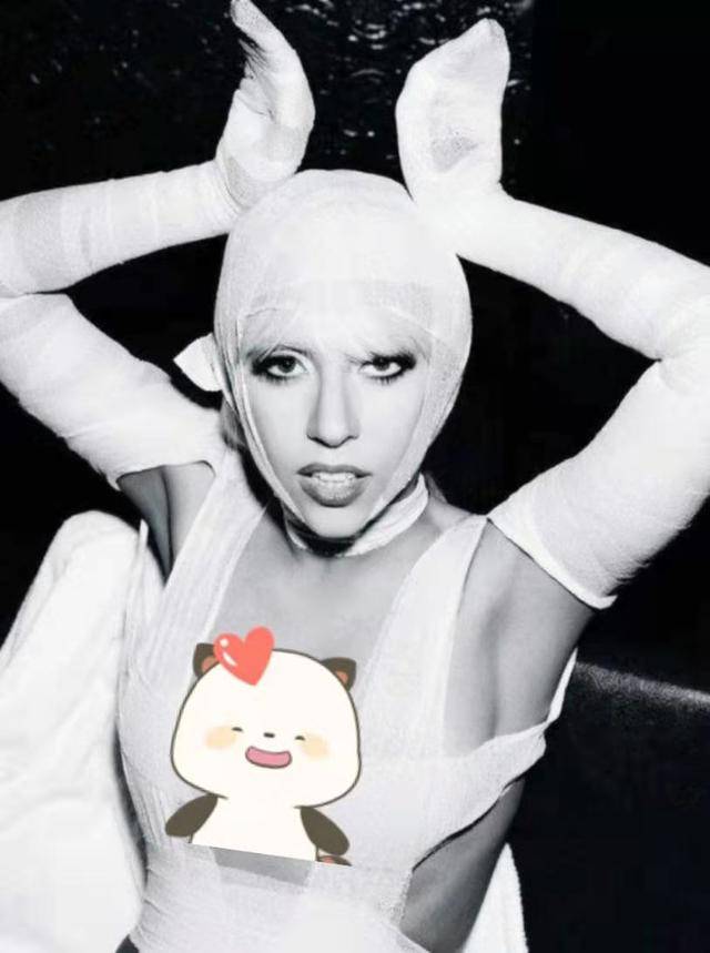 ladygaga现身街头,淡紫色发型仙气十足,裤子却短到尴尬