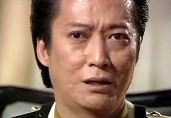 原创72岁"大恶人"方刚近照,戴超大翡翠显慈祥,拒绝儿孙到港台念书