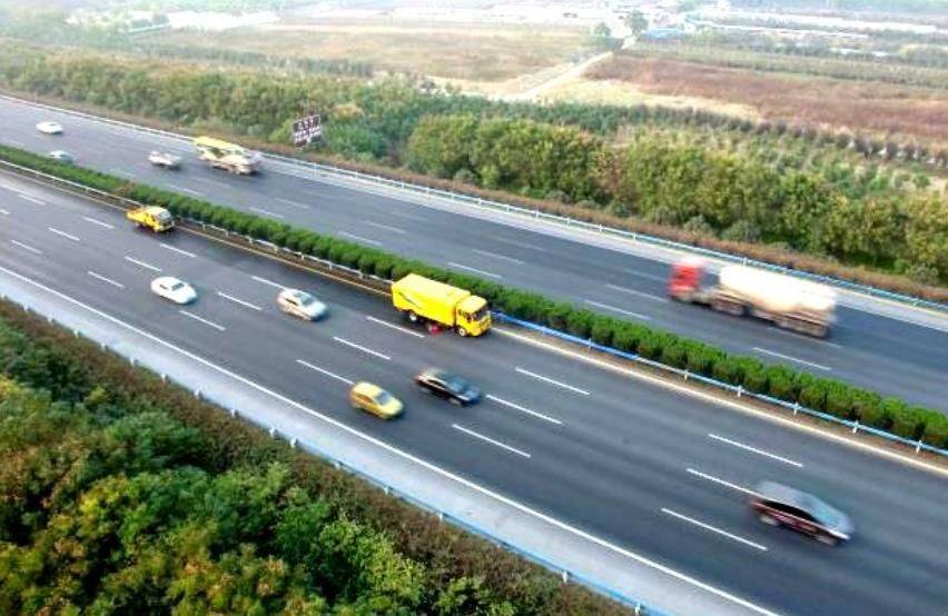 中国8车道高速最多的省，长度超过1000公里，哪个省能与之相比