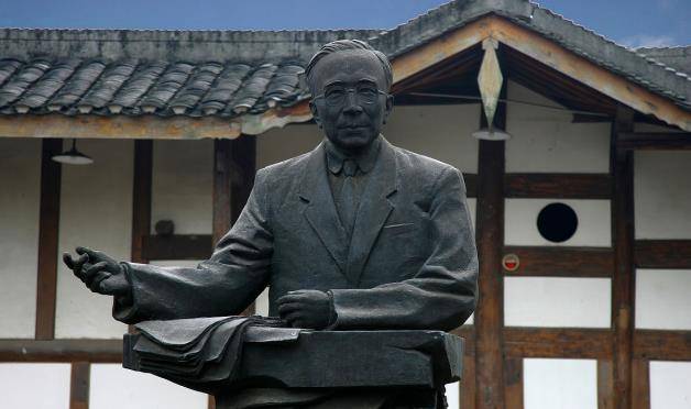 人曾暴打郭沫若,潜逃8年抓获活102岁,临终遗愿到打人地方忏悔_郑蕴侠