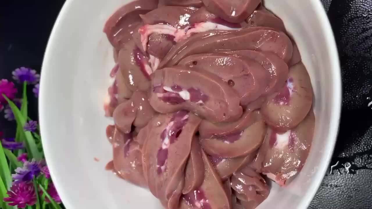 猪腰怎么做好吃?烧烤料和花椒混合使用,干香味美不腥又不膻