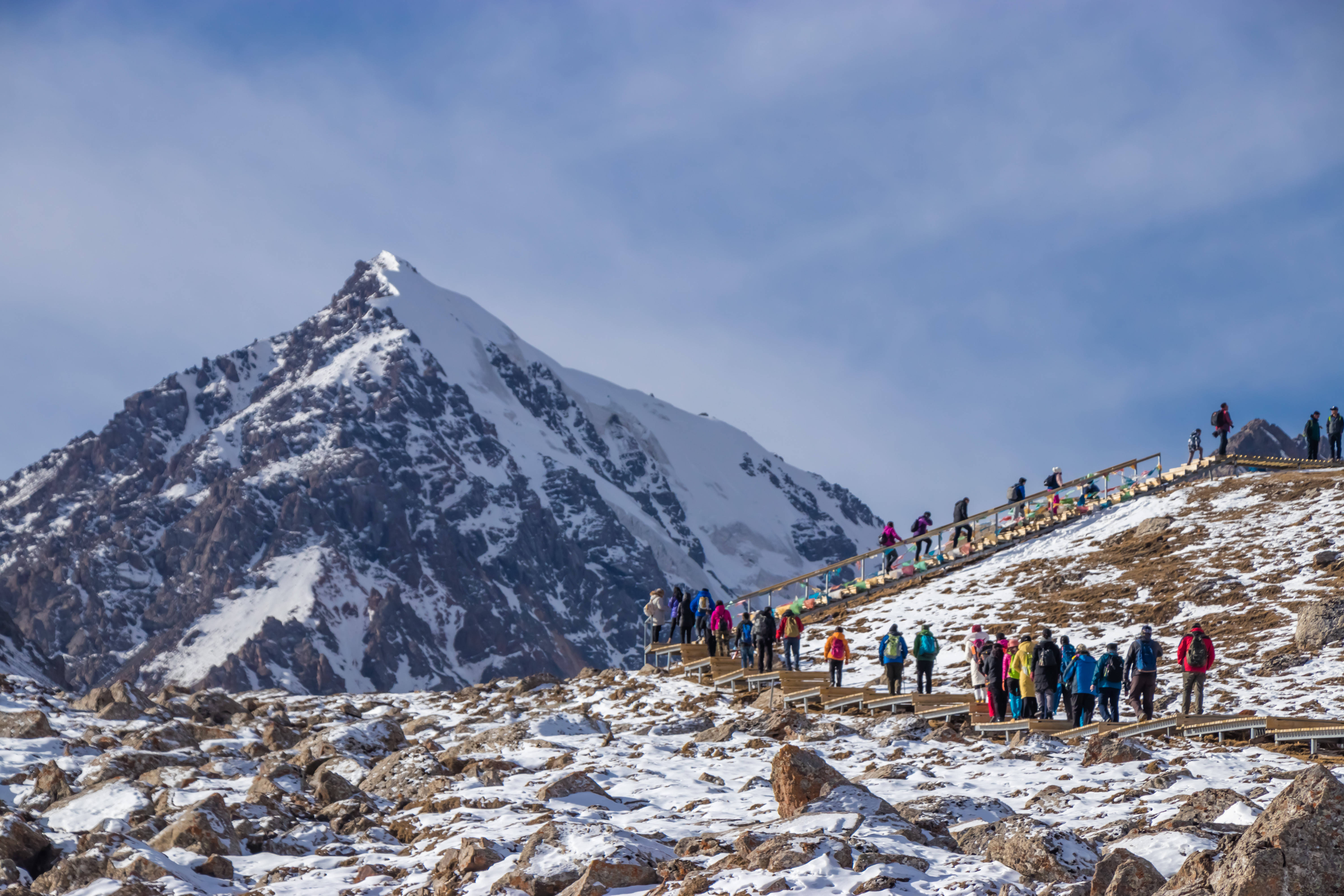 8月份肃南巴尔斯雪山图片