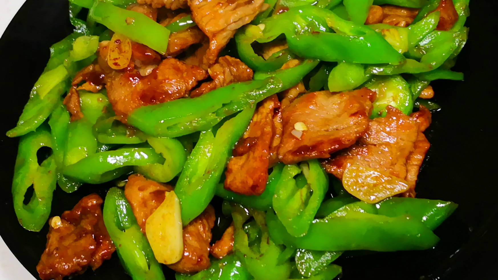 做辣椒炒肉到底先炒辣椒还是先炒肉大厨牢记2点香而不呛