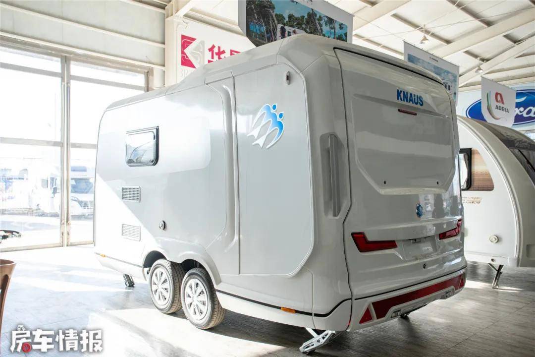 原创这款搬家工房车真有趣,即能拉货又能住人,一车3用c本轻松玩