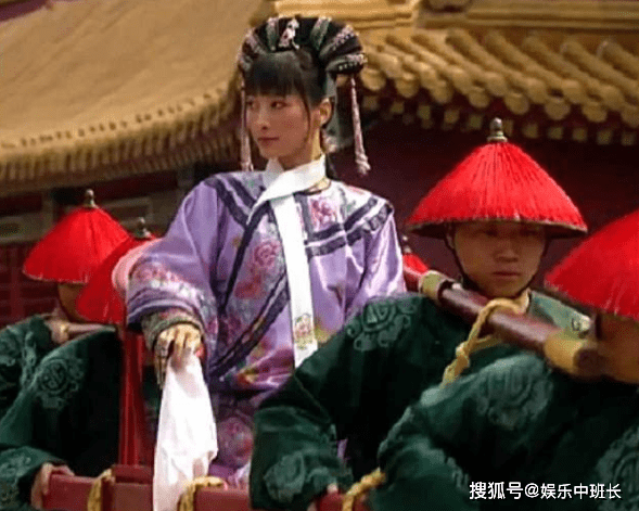 甄嬛传:盘点原著中各个妃嫔们坐步辇,还是华妃最霸气,而她依旧小家子气_感觉