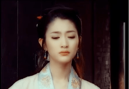 《双凤奇案》——饰演:秋菊1997年播出的古装武侠剧《保镖之翡翠娃娃