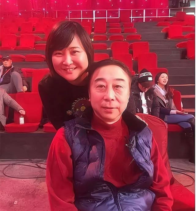 原创冯巩贾玲同框拍段子师徒互动再显父女情