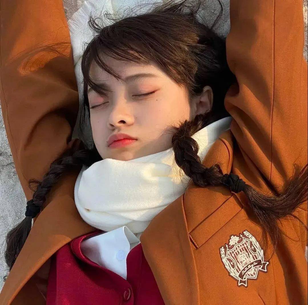 温温柔柔女生头像:看得特别特别透彻的句子
