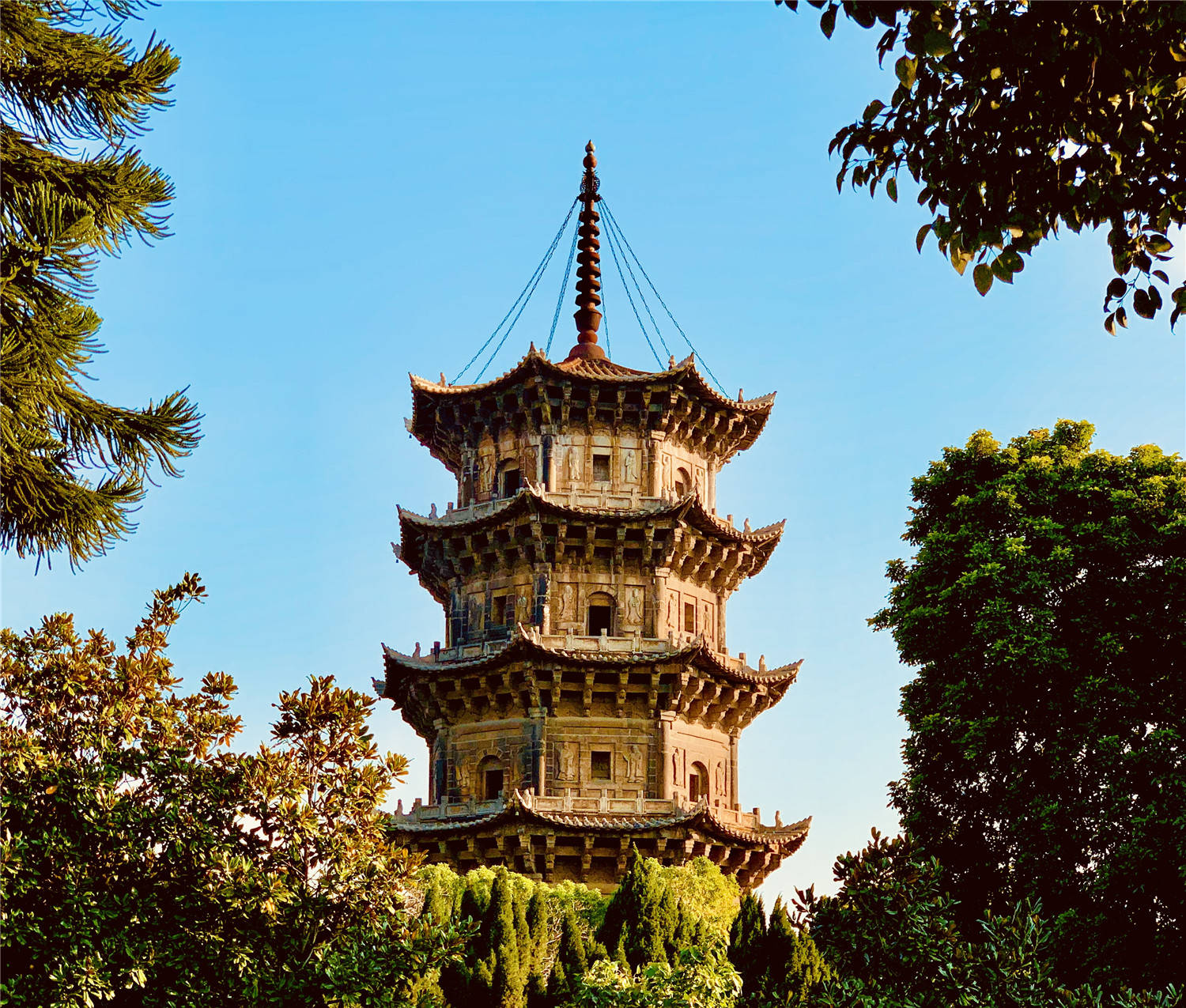 最牛的古塔,市中心不得建高楼,考城区楼房不得高过它