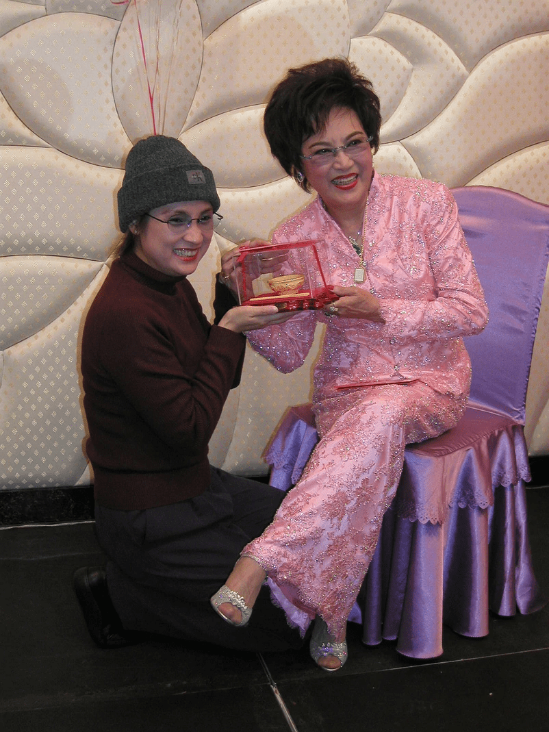 李香琴病逝,干儿子万梓良透露最后见面太伤感:下跪叩别被当成陌生人