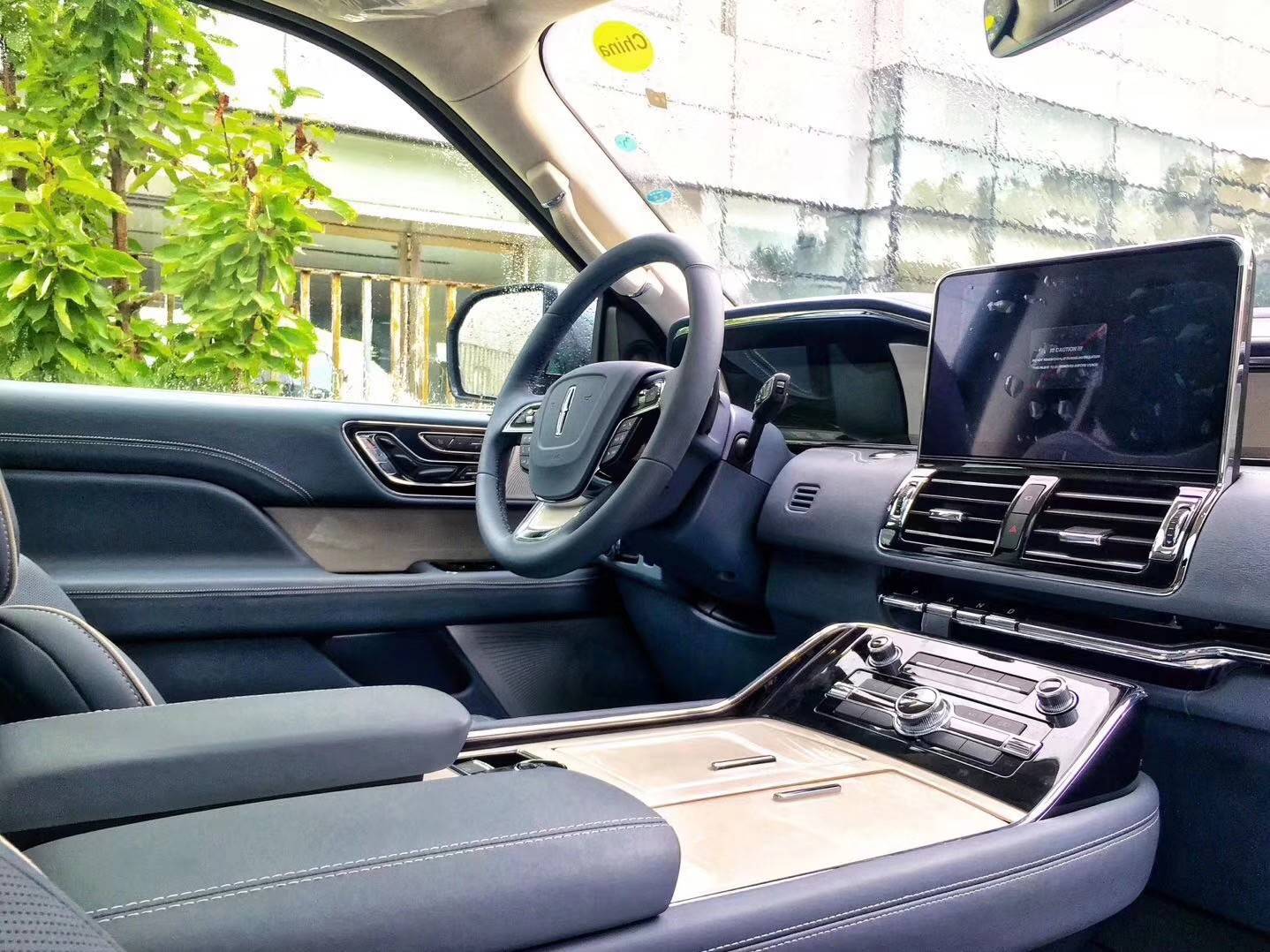 港口热销20款林肯领航员 全新设计彰显霸气