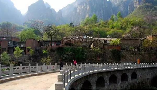 中国古村全村住在“井底”，一住就是上千年，看完内部装修我惊了