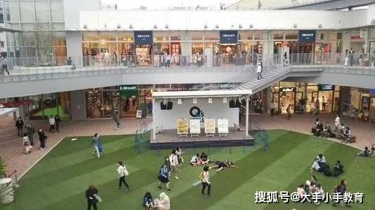 森之宫q's mall 是一座结合购物,运动与休闲的综合