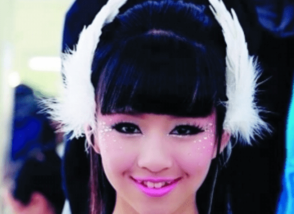 原创"一转成名"的小彩旗,21岁却胖成大妈,"仙气"早已不在