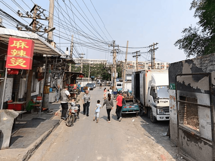 原创北京一城中村:被高楼包围的一片破民房,苦等4年仍未拆迁