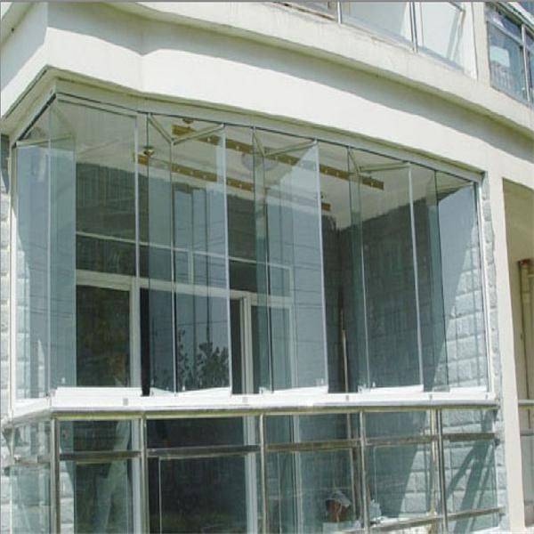 越来越多的人用无框玻璃封阳台现在流行这样装既实用又美观