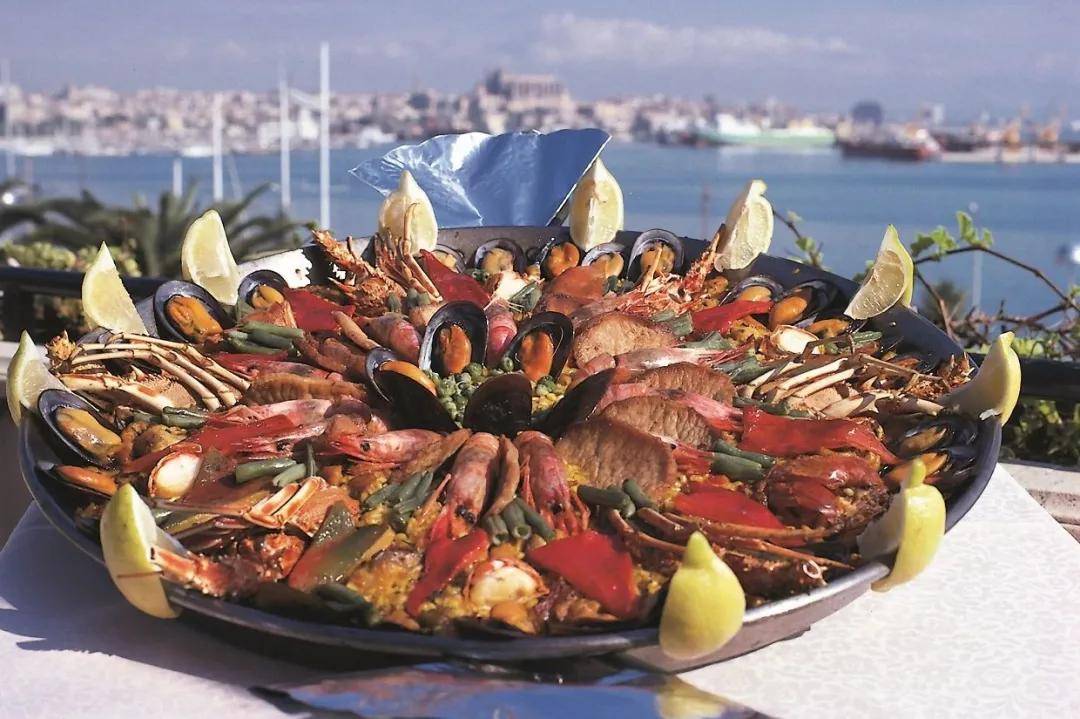 西班牙海鲜饭夹生图片