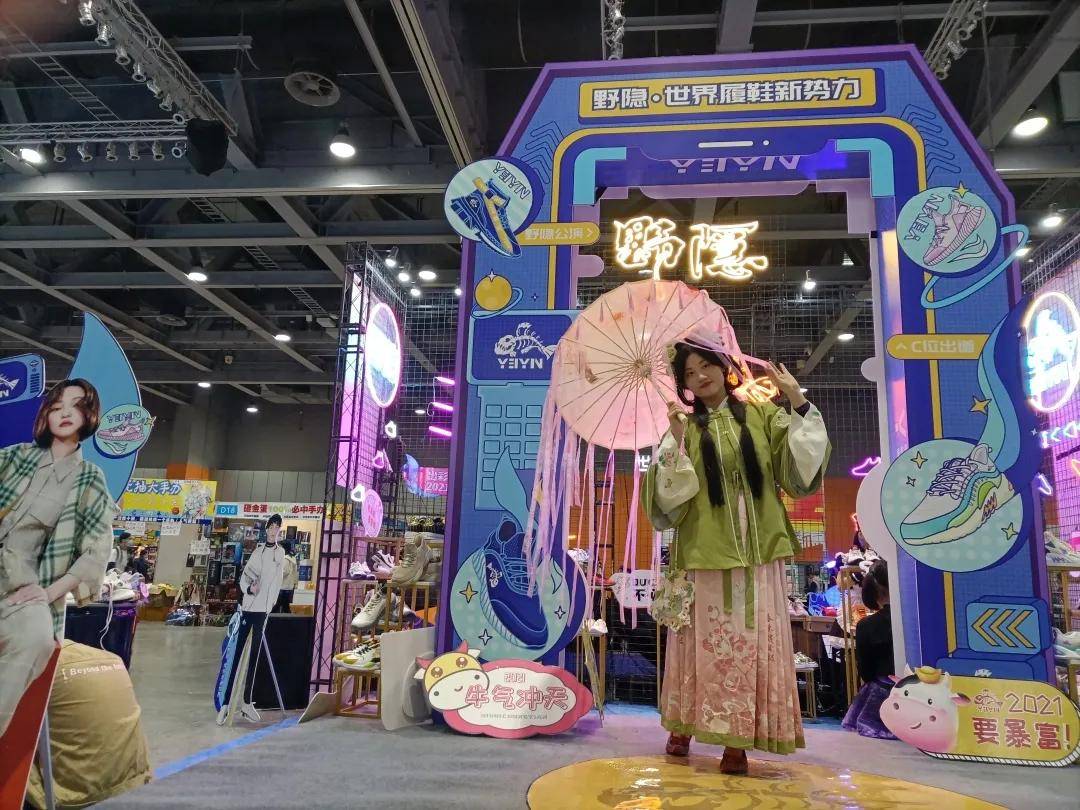 漫展广州人气展台野隐舞台那么大出彩2021有你一份