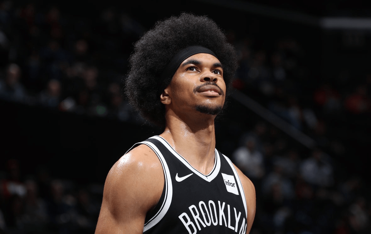 9中8砍下19分18篮板,年薪仅400万,一战却让两大内线蒙羞_阿伦