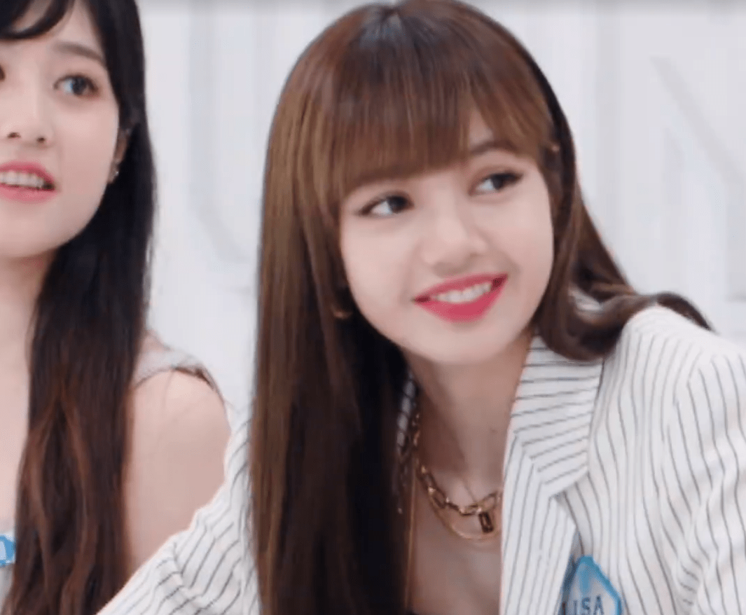 虞书欣初见lisa,出场表情被蔡徐坤吐槽,像极了追星的自己!_手机搜狐网