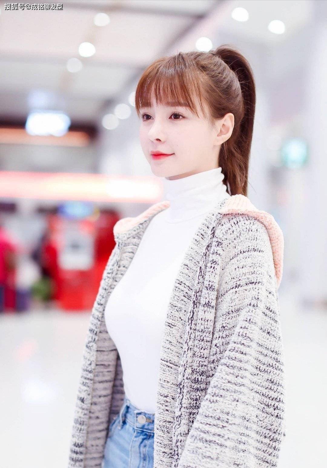 原创沈梦辰终于帅酷一回白内衣配黑毛绒外套养眼凌乱长发更有韵味