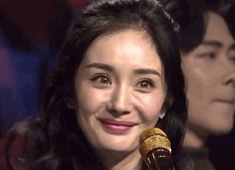杨幂脸垮颜值崩塌,削骨成v脸但换来了早衰,她后悔没?_骨骼