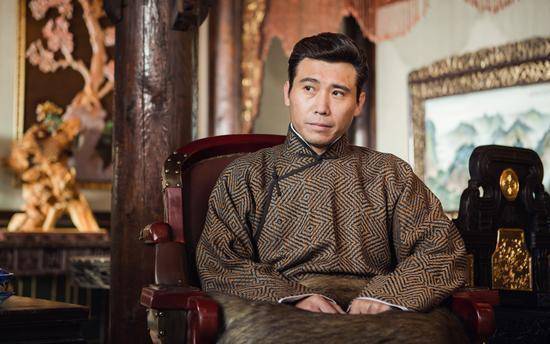 《老九门》陈皮阿四比半截李武功高强,为何半截李能成为上三门?_因为