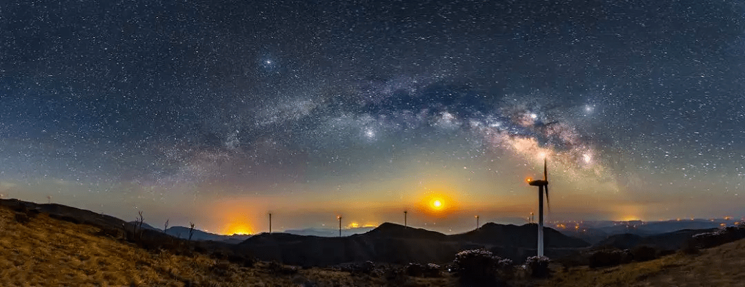 明媚的阳光璀璨浪漫的万里星空构造多彩凉山