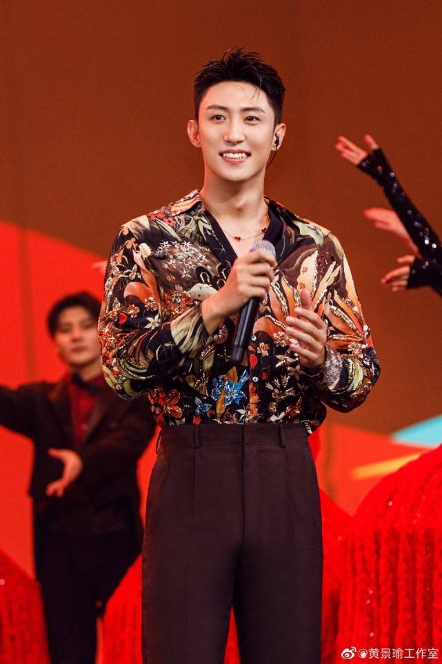 迪丽热巴应该早就实现了,因为今年番茄台的跨年晚会中,热巴和黄景瑜都