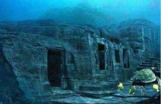日本潜水员无意发现地下宫殿，专家推测，这是沉睡上万年的古国