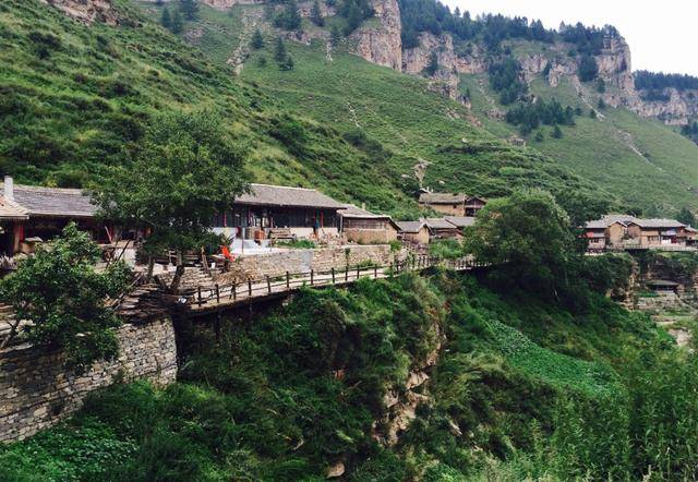 山西的一古村，悬挂于2300米峭壁上，原生态环境令人向往