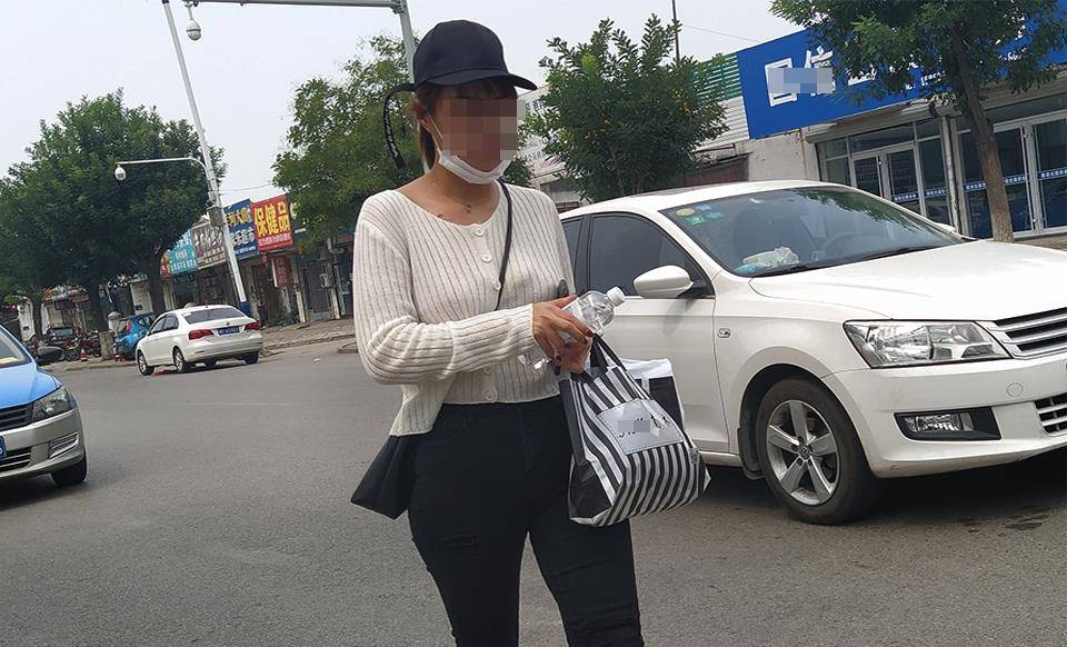 山东聊城年逾55岁大妈风韵犹存,在出租屋"交易"时摊上了大事