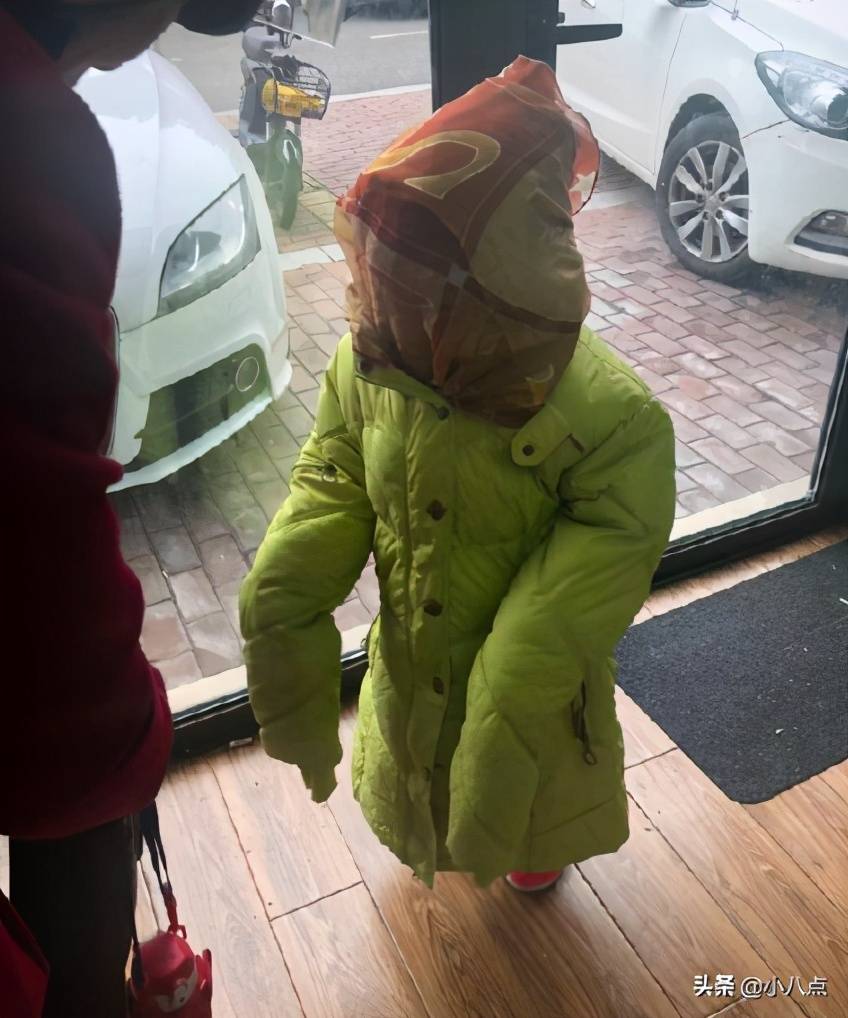 原创3岁男童穿了10件衣服:孩子有一种很冷,叫奶奶觉得很冷