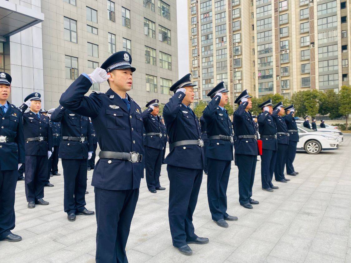 "1.10"警察节 襄阳高新公安用无悔铸荣光 坚守岗位护平安_节日