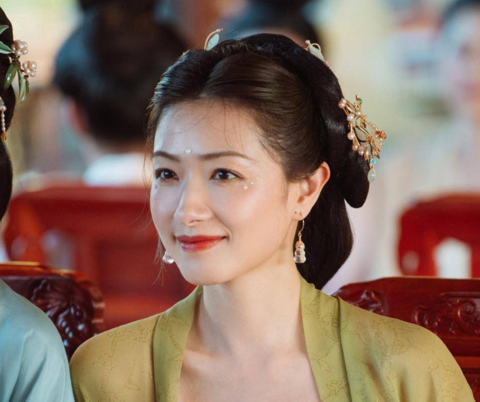 姐姐版古装照本以为张雨绮艳压群芳看到万茜才真的摄人心魂