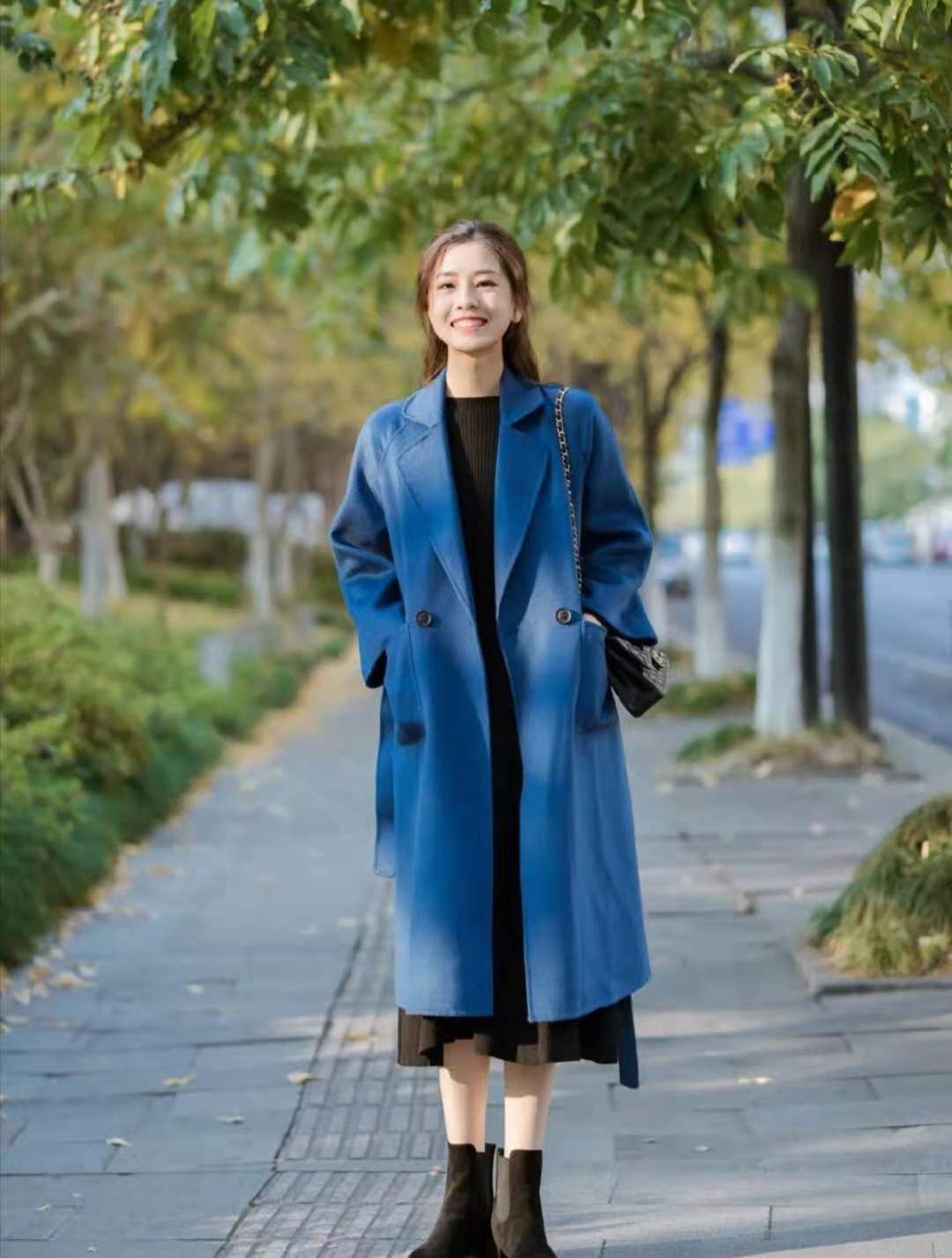 原创蓝色大衣怎么搭配衣服好看