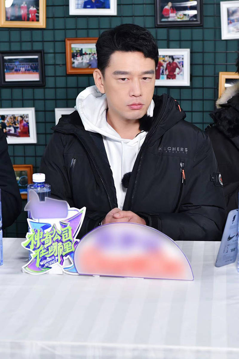 宝藏舅舅王耀庆综艺直播不断 加盟《最强大脑》第八季暖心帅气