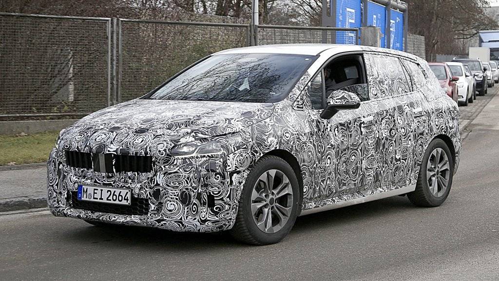宝马全新2系伪装车曝光,车身尺寸变大