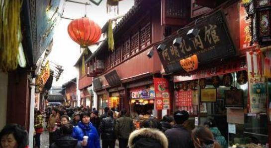 上海的一座千年古镇，因寺庙而得名，如今免门票进入随便玩