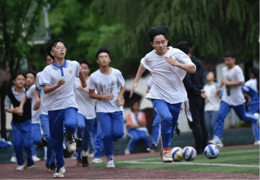 学生跑步照片图片素材图片